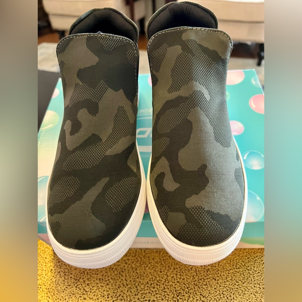 Dark Khaki Camo High Tops by Soda Ladies Size 7 Extra Cushion Padded Collar NEW